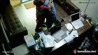 Muslim shop owner fucks his servant in Pakistani sex video