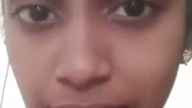 Slim married Tamil wife sharp boobs showing viral MMS