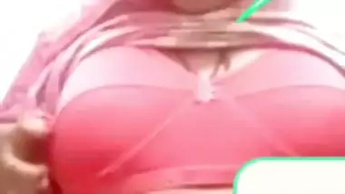 Cheating chubby wife topless viral video calling lover
