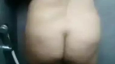 Busty Desi wife shakes her big XXX butt in amateur shower sex video