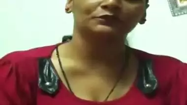 Bhabhi Showing Milky Boobs - Movies.