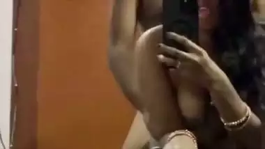 Tamil girl giving handjob to boyfriend in front of mirror