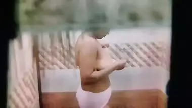 Neighbor peeps bhabhi bathing through window